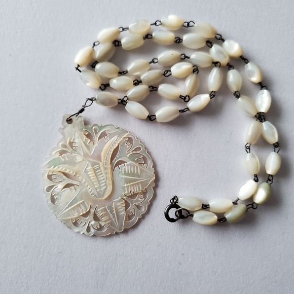 Vintage mother of pearl necklace - Picture 1 of 7